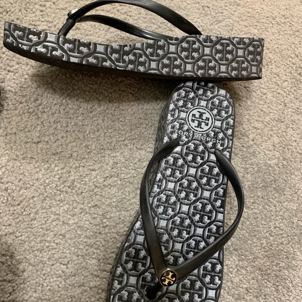 Ladies sz 7 Tory Burch wedge flip flops